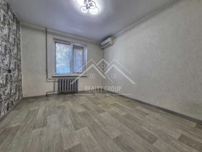 Продажа 2-комнатной квартиры, средний этаж.