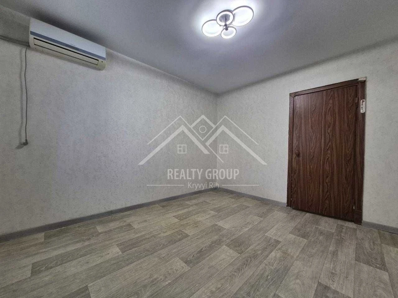 Продажа 2-комнатной квартиры, средний этаж.