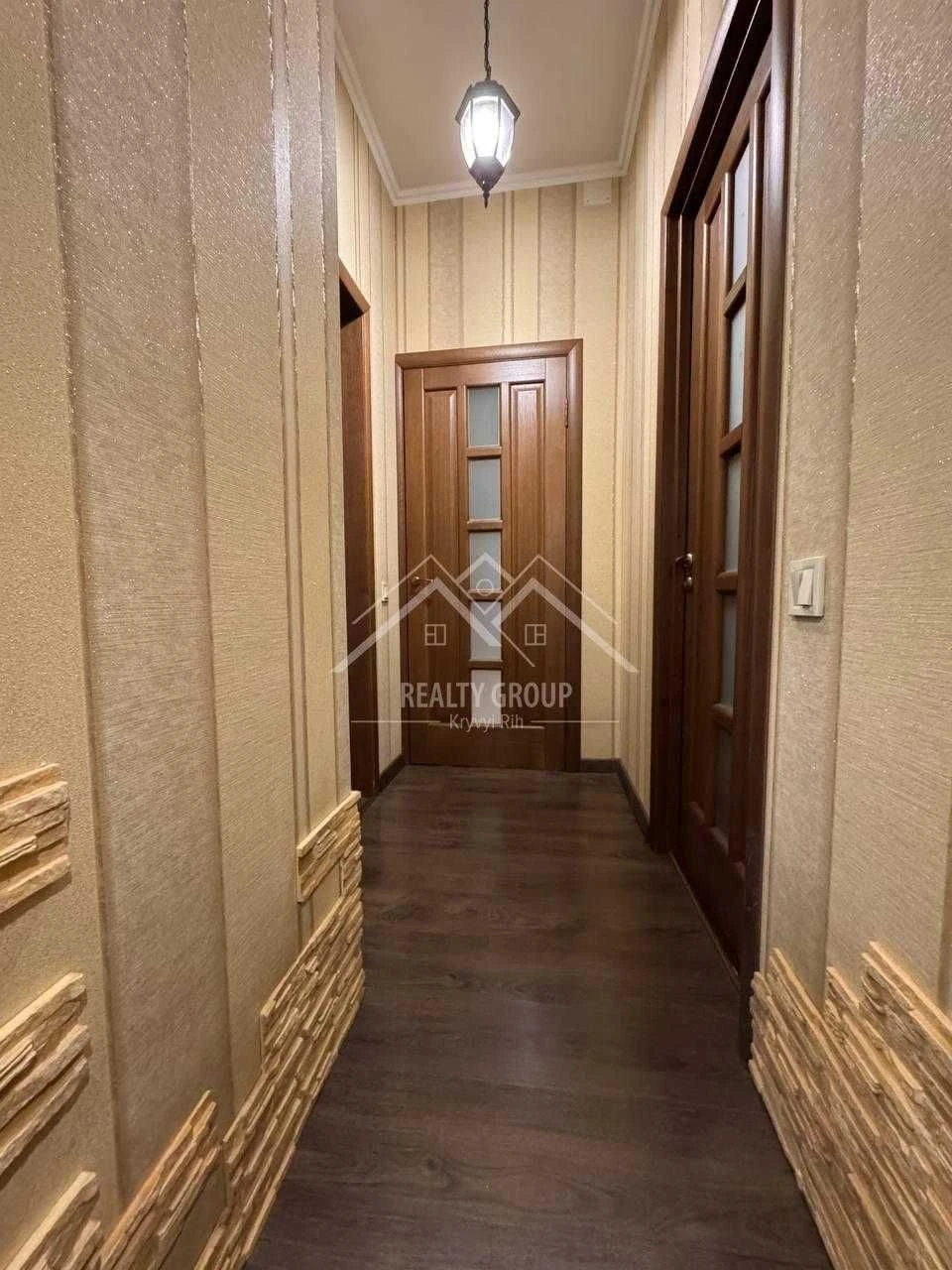 Продається 2-кімнатна квартира в Центральному районі, вул. Комерційна