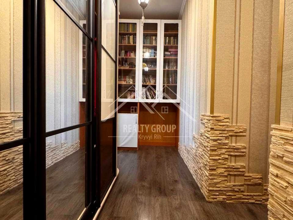 Apartment. Kryvyi Rih, Komerciyna St. (Yanova)