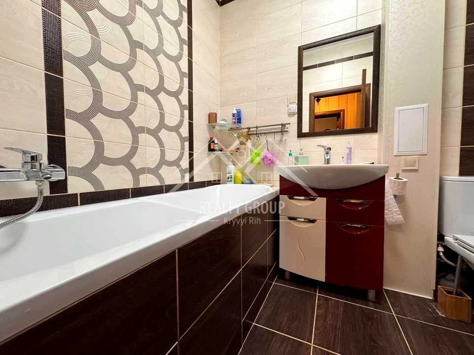 Apartment. Kryvyi Rih, Komerciyna St. (Yanova)