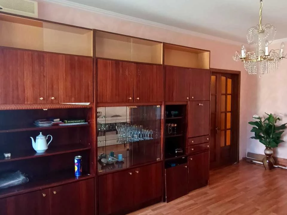 Apartment. Oleksii Riznichenka Street (Soprudnosti) in Kryvyi Rih