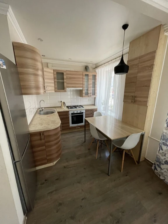 Продам 2-х ком квартиру на 96 квартале (ул. Есенина 9)