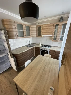Продам 2-х ком квартиру на 96 квартале (ул. Есенина 9)