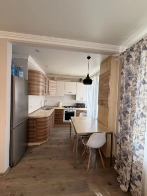 Продам 2-х ком квартиру на 96 квартале (ул. Есенина 9)