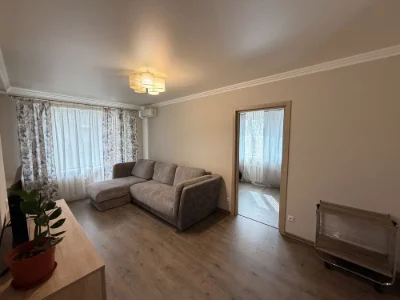 Продам 2-х ком квартиру на 96 квартале (ул. Есенина 9)
