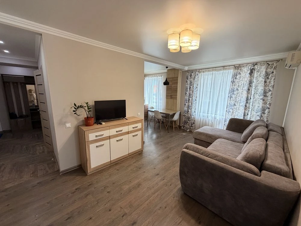 Продам 2-х ком квартиру на 96 квартале (ул. Есенина 9)