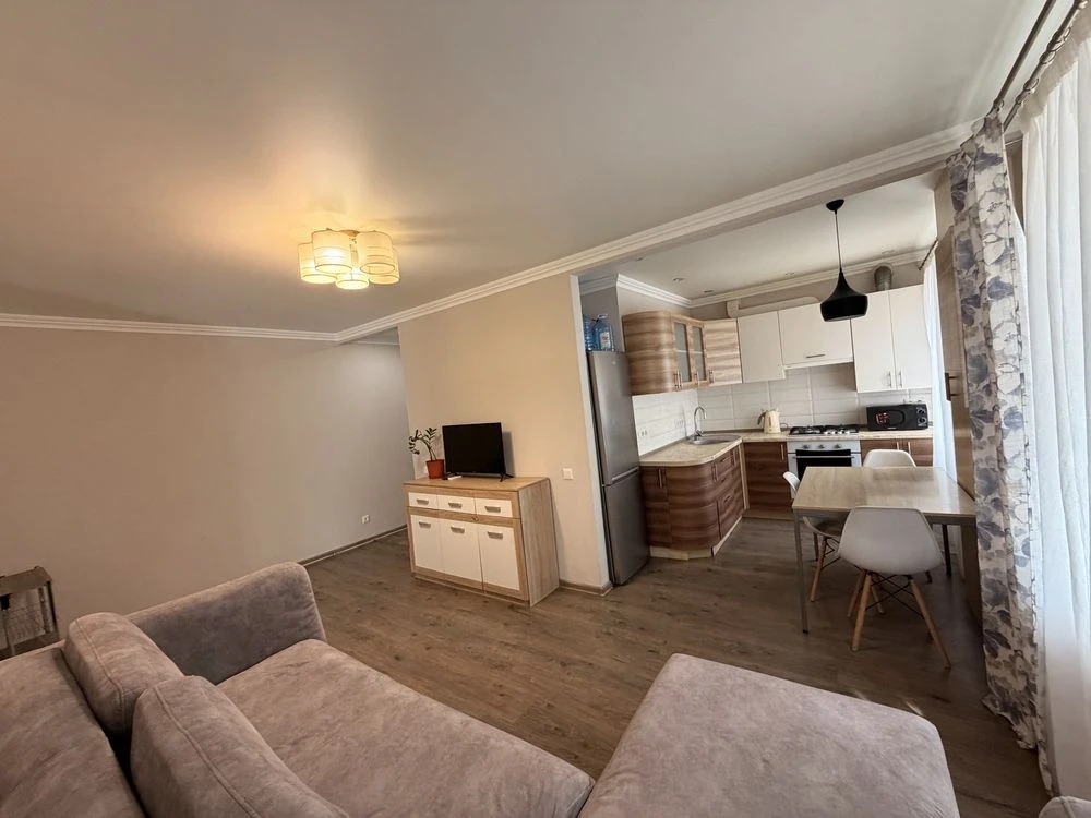 Продам 2-х ком квартиру на 96 квартале (ул. Есенина 9)