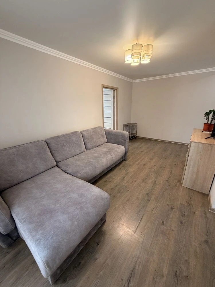 Продам 2-х ком квартиру на 96 квартале (ул. Есенина 9)
