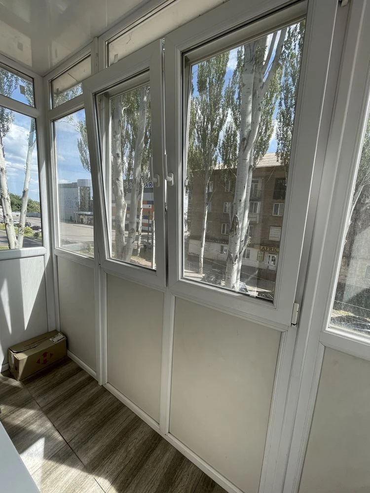 Продам 2-х ком квартиру на 96 квартале (ул. Есенина 9)