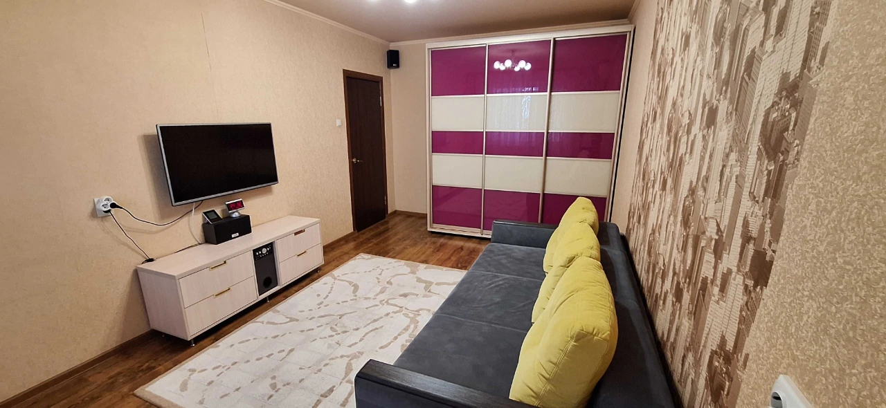 For sale, two-room apartment on Eastern 2.