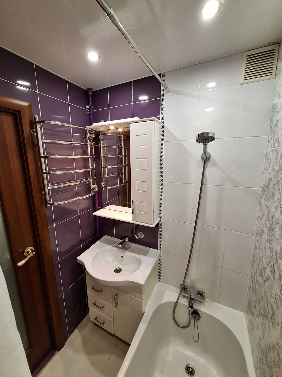 For sale, two-room apartment on Eastern 2.