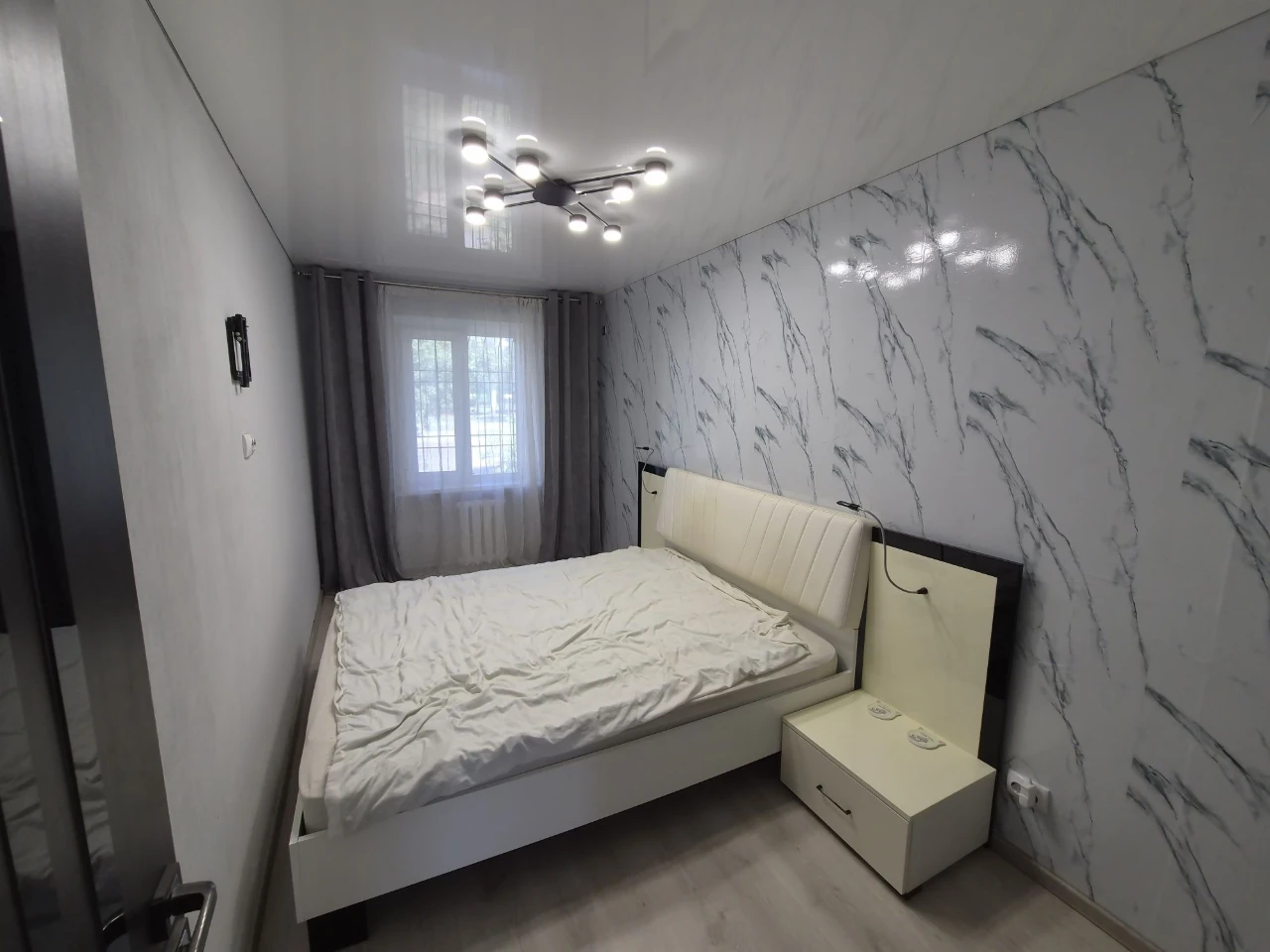 Продажа трехкомнатной квартиры. Улица Соборности 74. Парк Ю