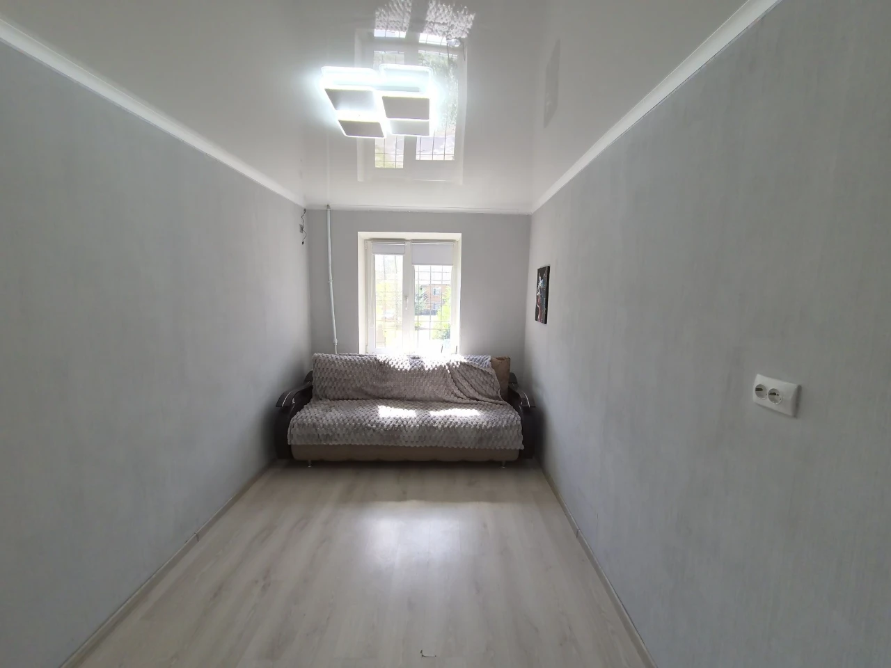 Продажа трехкомнатной квартиры. Улица Соборности 74. Парк Ю