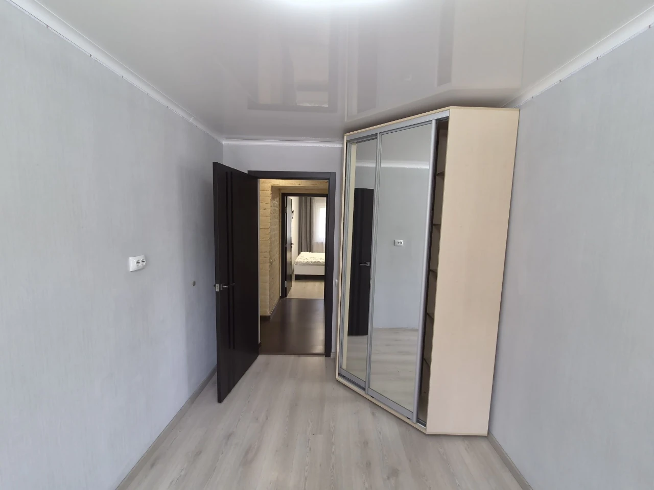 Продажа трехкомнатной квартиры. Улица Соборности 74. Парк Ю