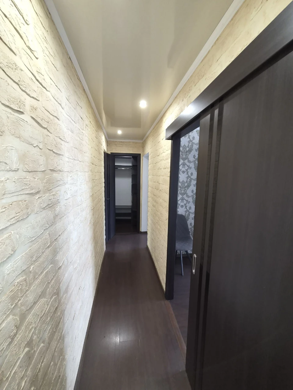 Продажа трехкомнатной квартиры. Улица Соборности 74. Парк Ю