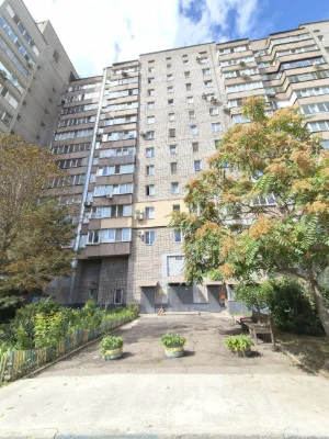Продажа 2-х комнатной квартиры. Мурашник. Улица Виталия Ма