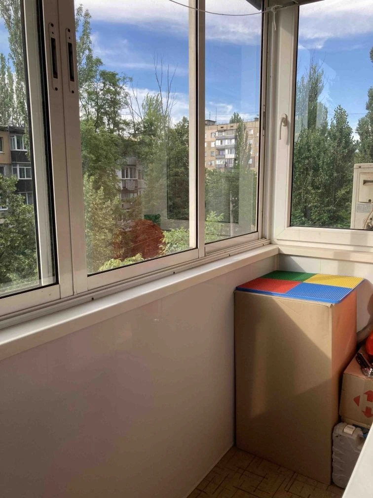 Продаж 2-кімнатного житла, Космонавтів 35