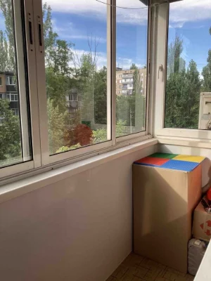 Продаж 2-кімнатного житла, Космонавтів 35