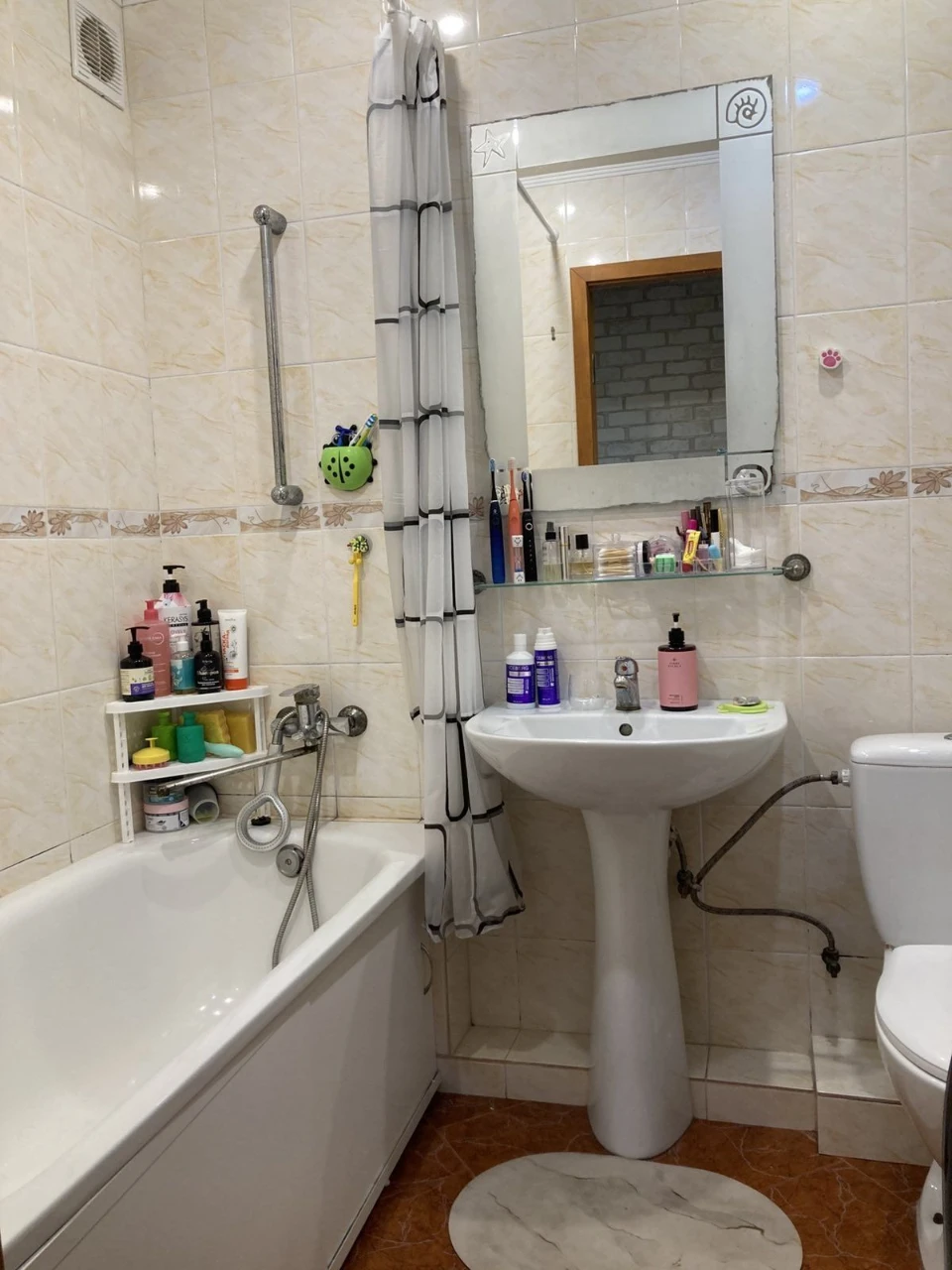 Продаж 2-кімнатного житла, Космонавтів 35