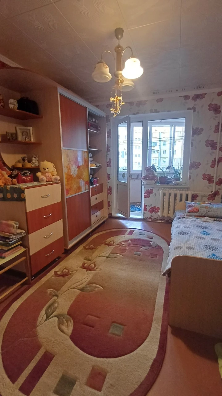 3-bedroom apartment on Mykolaiv Street. CM district