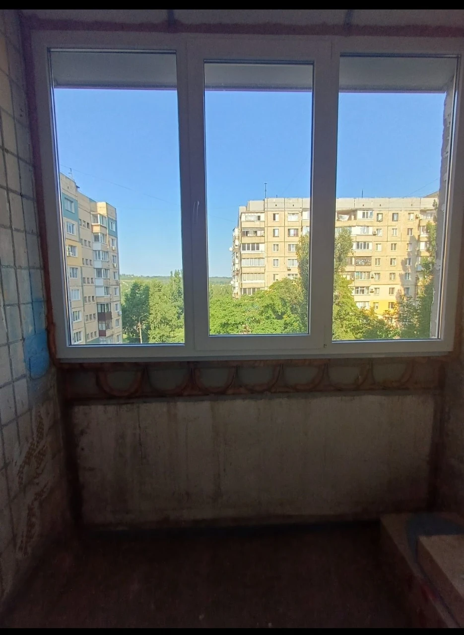 3-bedroom apartment on Mykolaiv Street. CM district