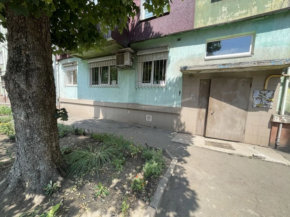 Продаж 1/2 частин трехкомнатной квартиры