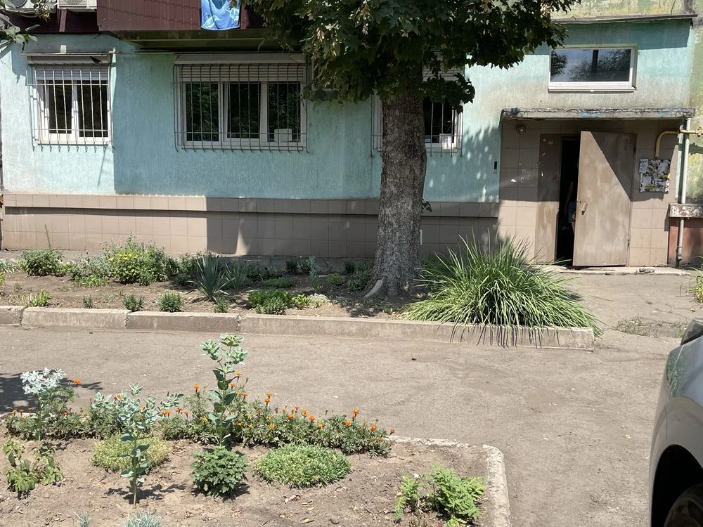 Продаж 1/2 частин трехкомнатной квартиры