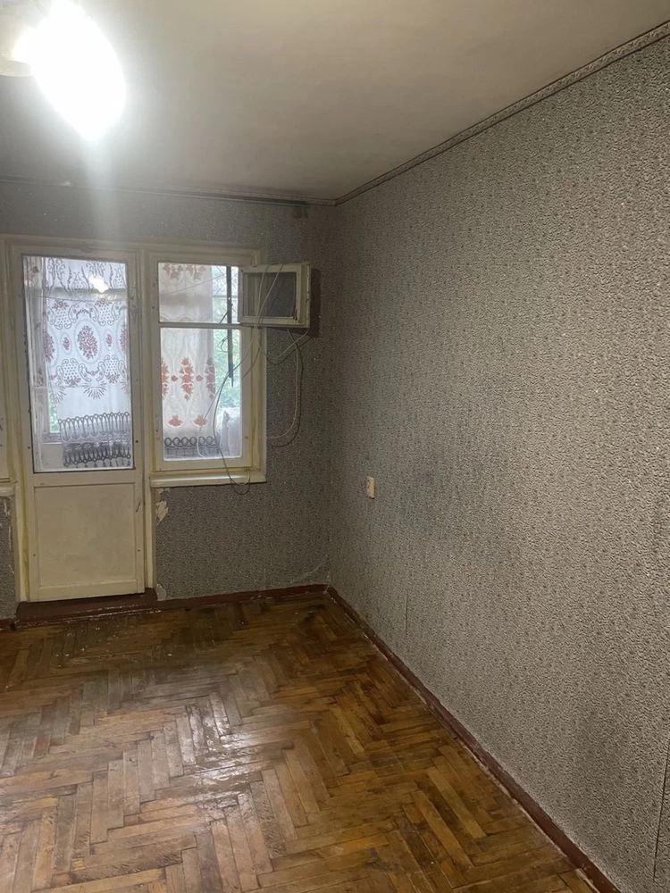 Продаю 1-комнатную квартиру в Саксаганском районе, под ремонт