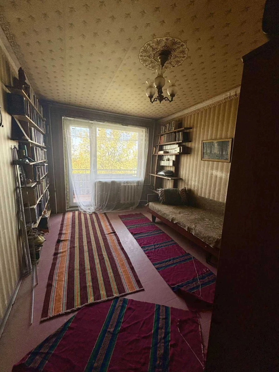 Продається 4-кімнатна квартира в центрі, біля пр. Миру — Дзержинський