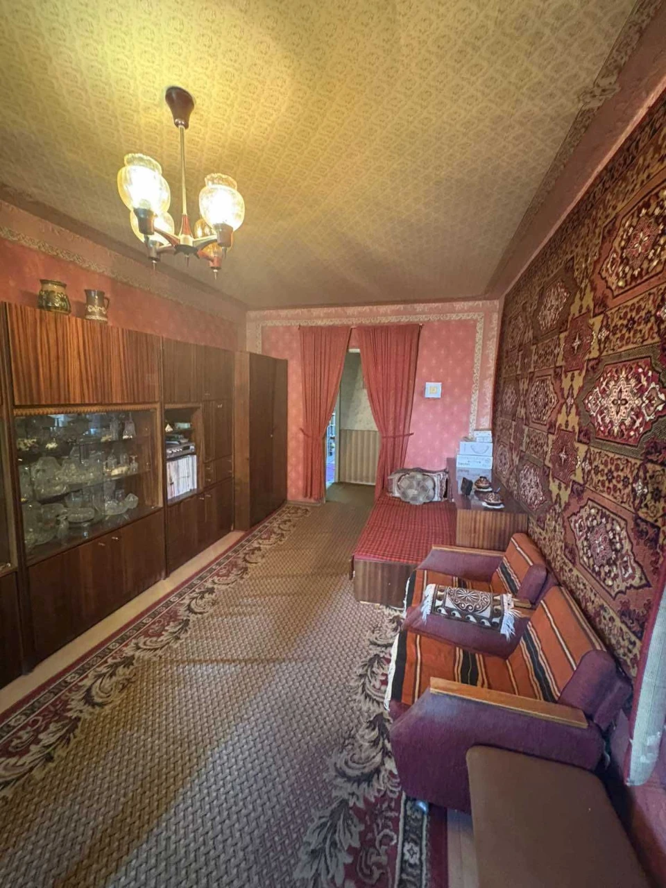Продається 4-кімнатна квартира в центрі, біля пр. Миру — Дзержинський