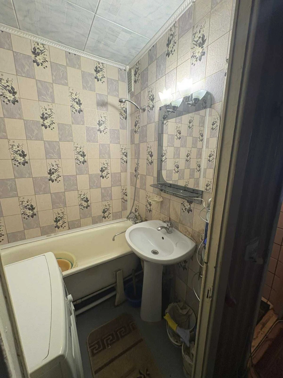 Продається 4-кімнатна квартира в центрі, біля пр. Миру — Дзержинський