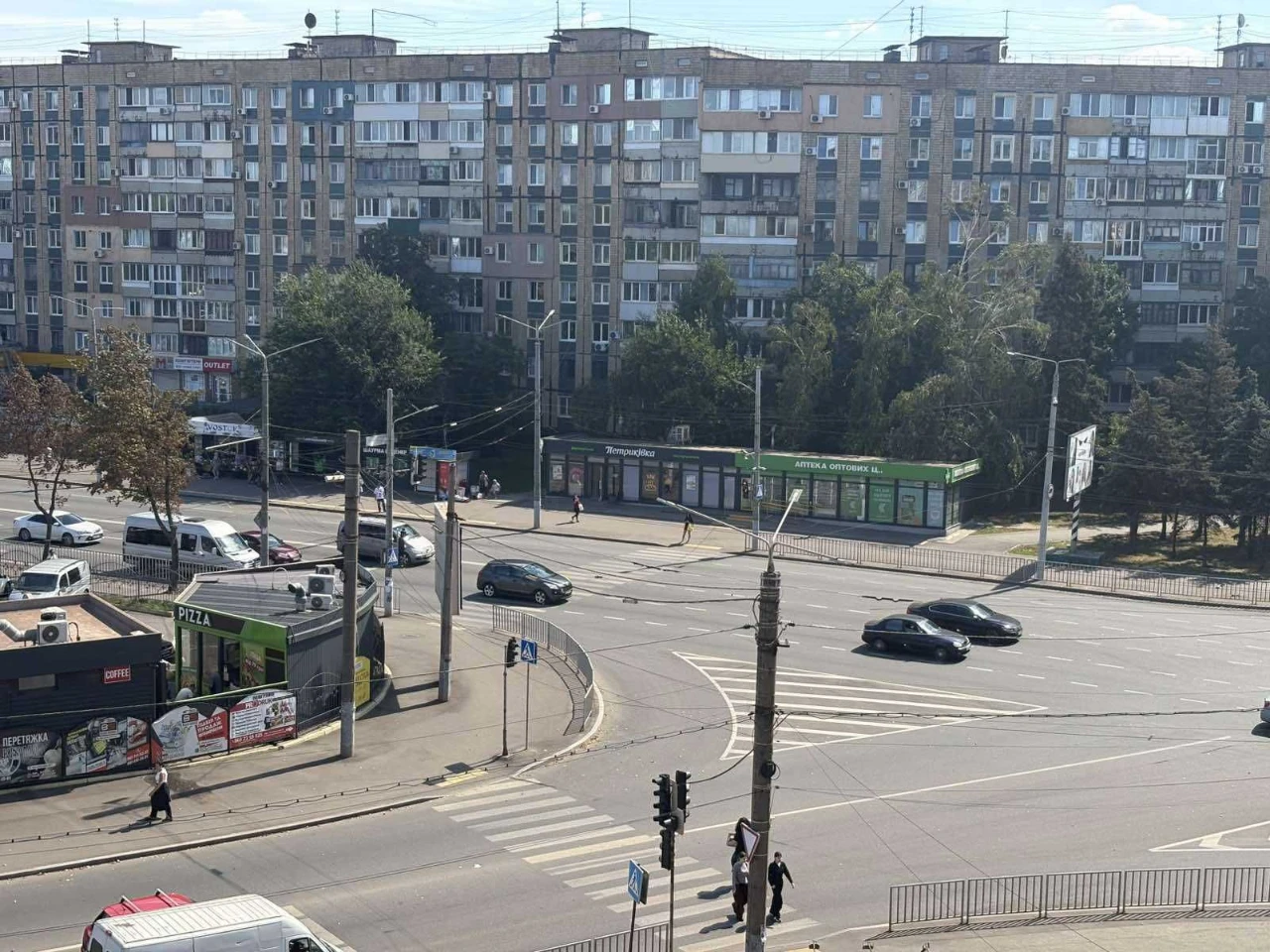 Продається 4-кімнатна квартира в центрі, біля пр. Миру — Дзержинський