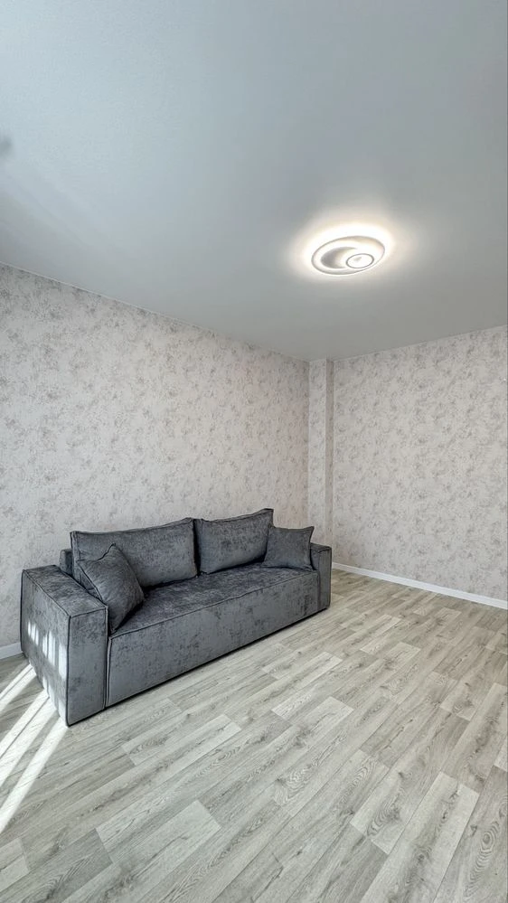 Продам 2х.ком.квартиру СТАЛИНКА,Ватутина,Универмаг,Свитанок