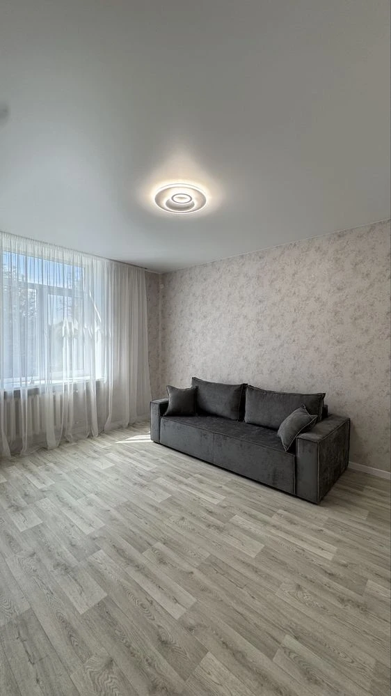 Продам 2х.ком.квартиру СТАЛИНКА,Ватутина,Универмаг,Свитанок