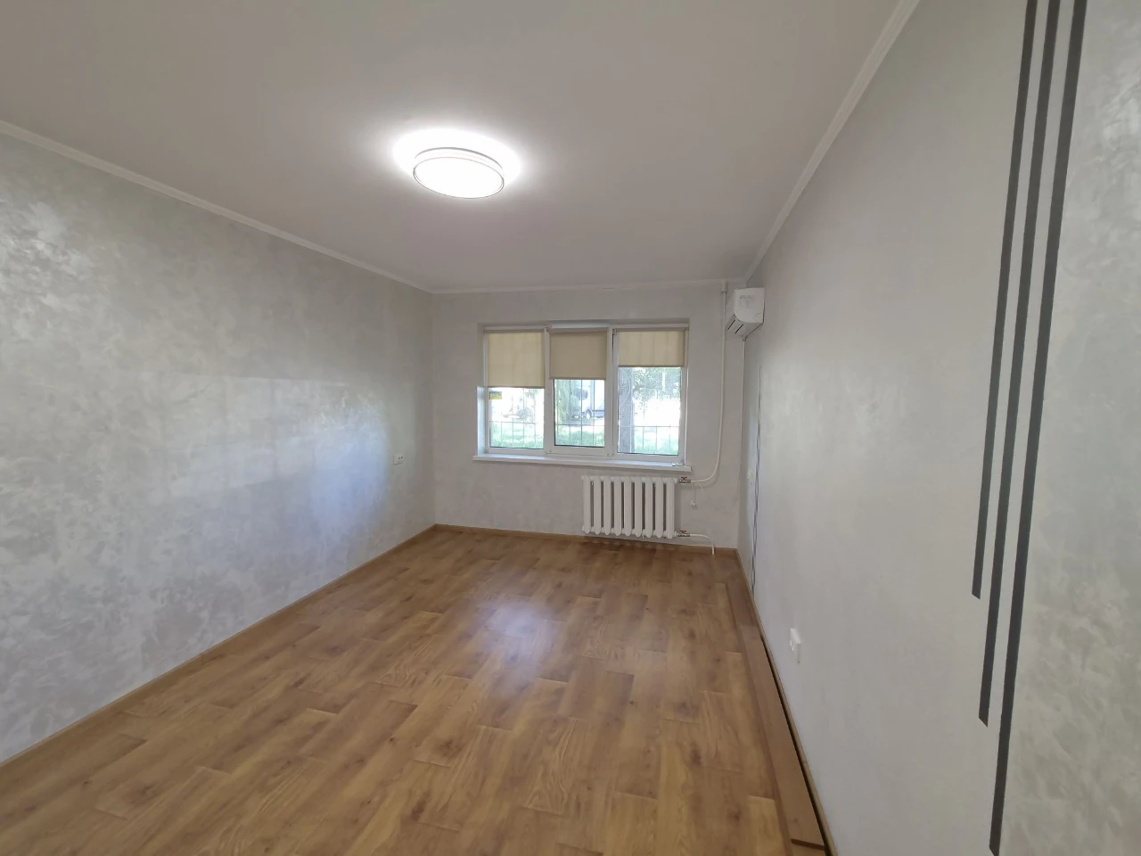 Sale of a 2-room apartment. Area near the bus station. Renovated.