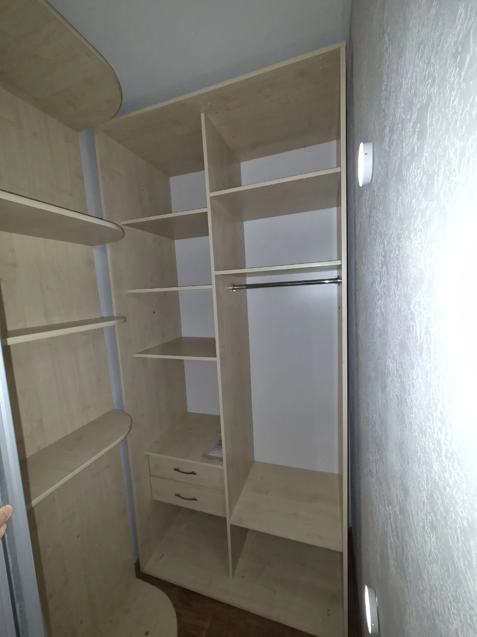 Sale of a 2-room apartment. Area near the bus station. Renovated.
