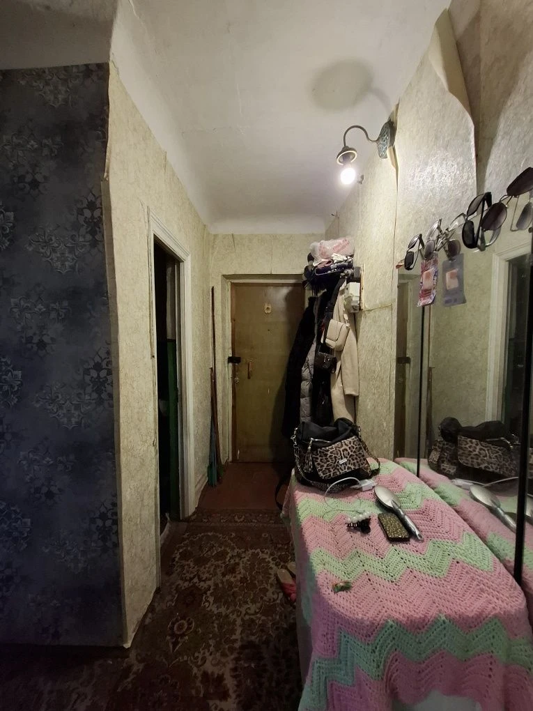 Продається 2-кімнатна квартира в районі Зарічне, 7