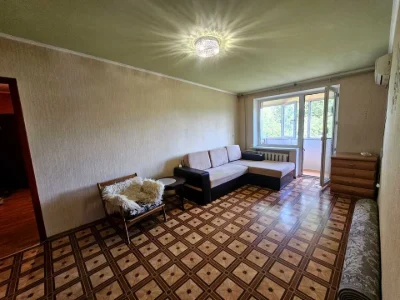 Apartment. Kryvyi Rih, Zakhisnykiv Azovstali Street (Nevska)