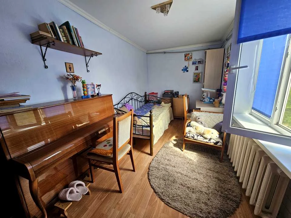 Apartment. Kryvyi Rih, Zakhisnykiv Azovstali Street (Nevska)