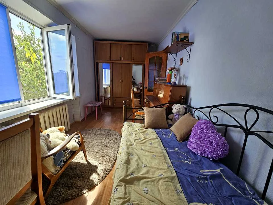 Apartment. Kryvyi Rih, Zakhisnykiv Azovstali Street (Nevska)
