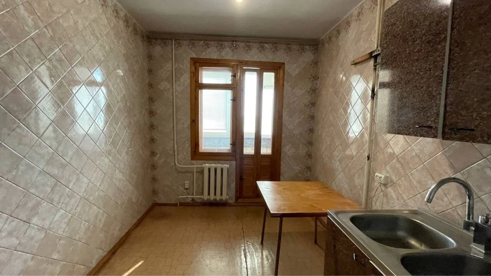 Sale or exchange for a 3-bedroom apartment on Ukrainian Street