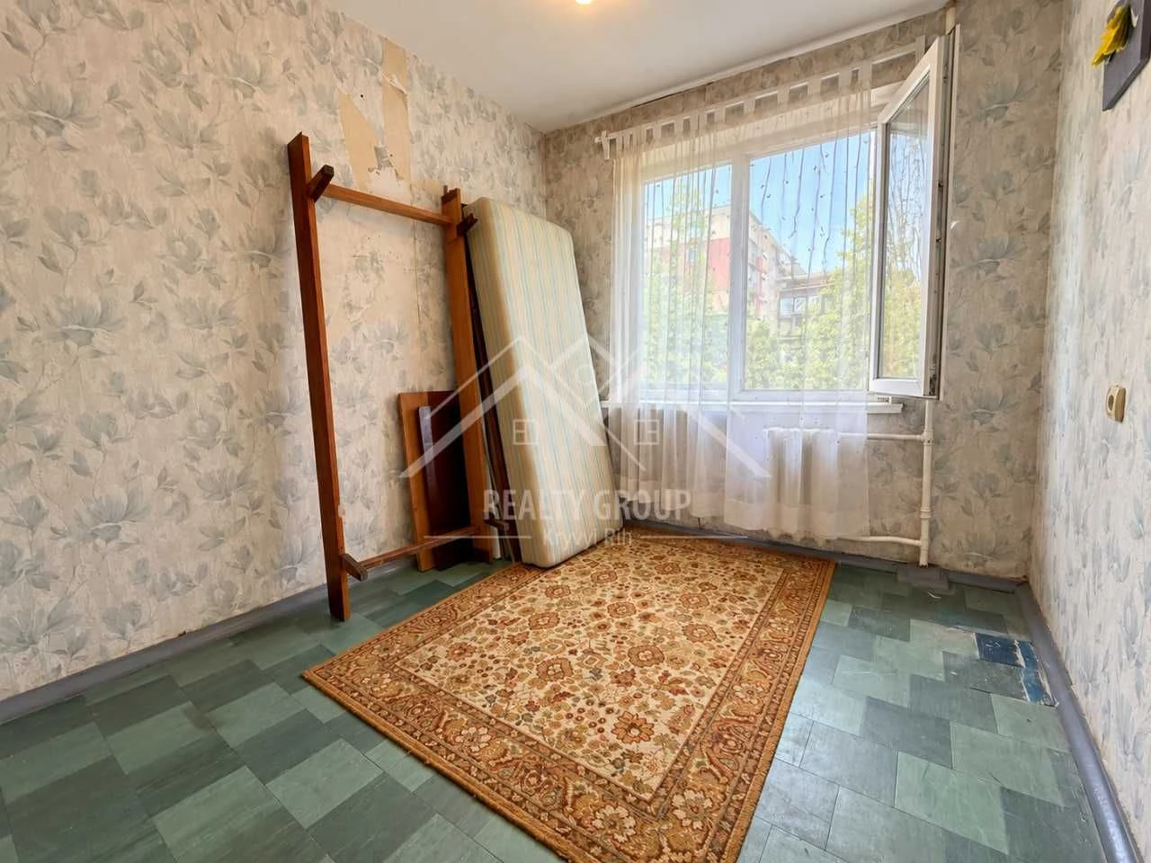 Sale of a 4-room apartment on Kostonavtyv – a good deal worth considering