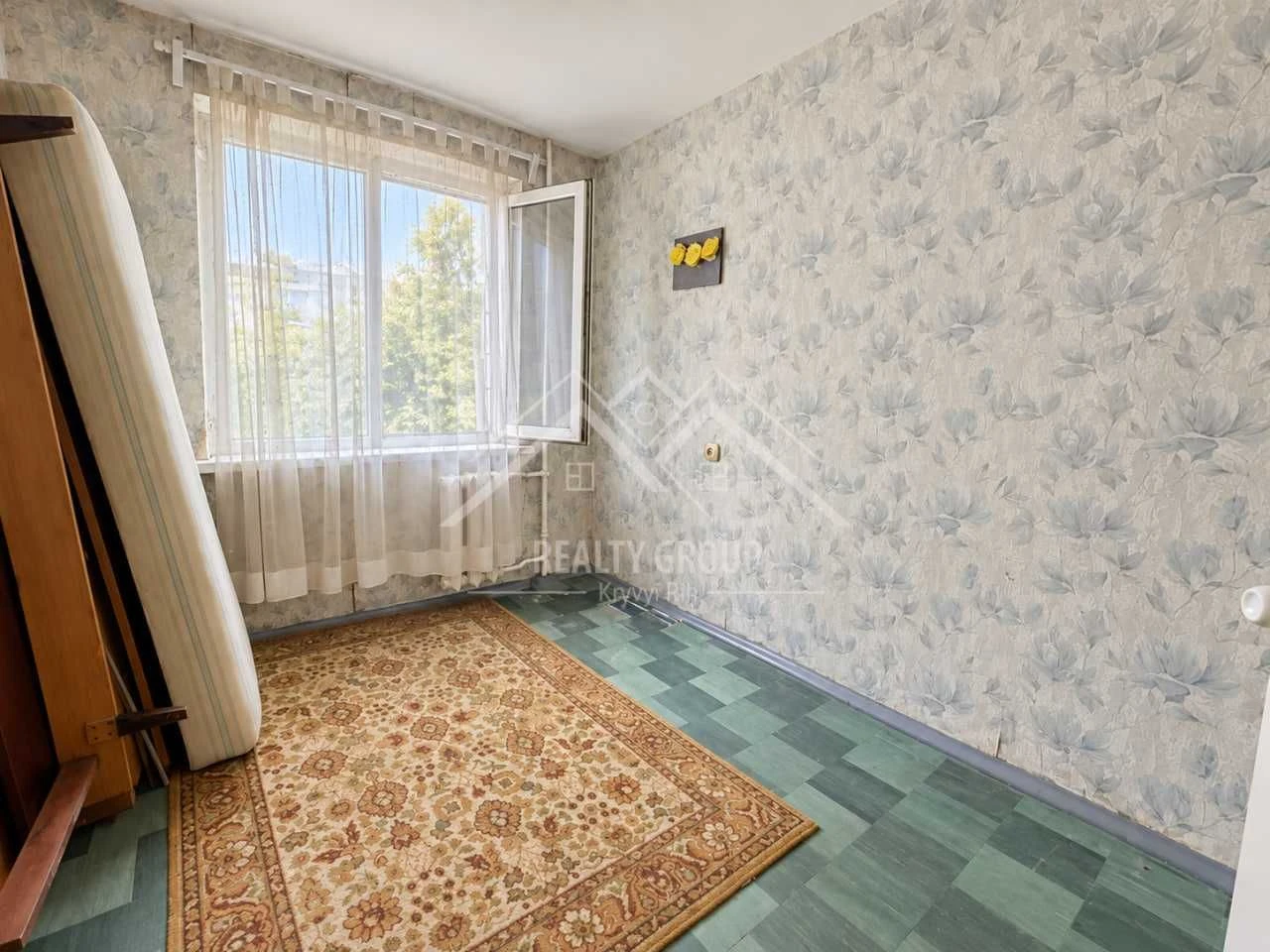 Sale of a 4-room apartment on Kostonavtyv – a good deal worth considering