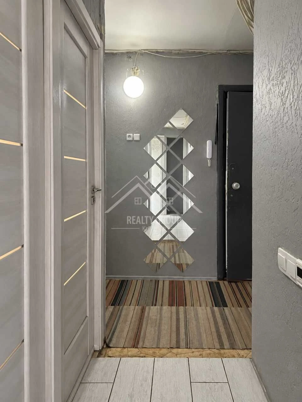 Sale of a 4-room apartment on Kostonavtyv – a good deal worth considering