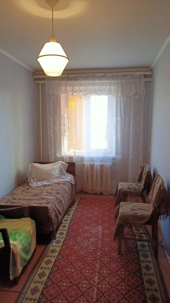 Продається 3-кімнатна квартира з меблями в районі Товстого (17 квартал)