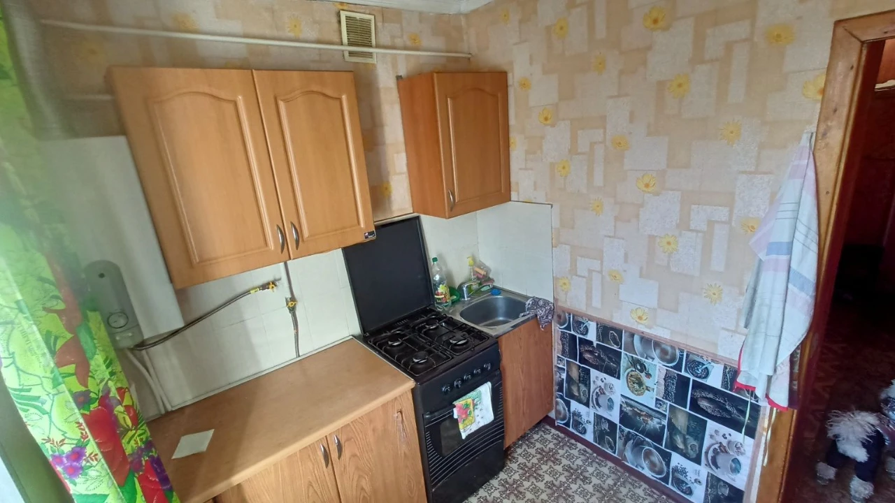 Продається 3-кімнатна квартира з меблями в районі Товстого (17 квартал)
