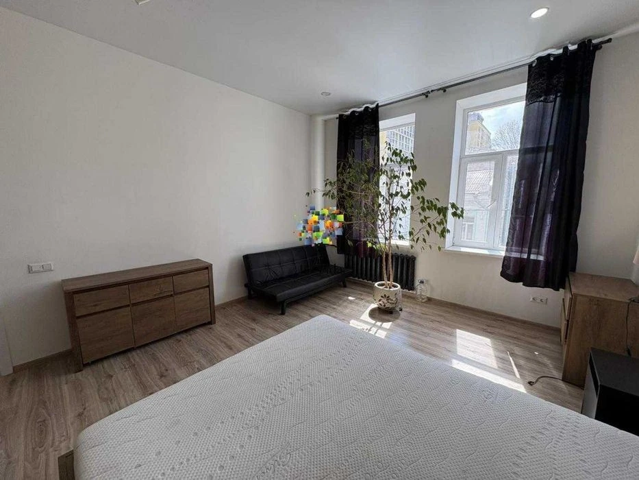 3-room apartment for sale in the heart of Podil! WITHOUT%
