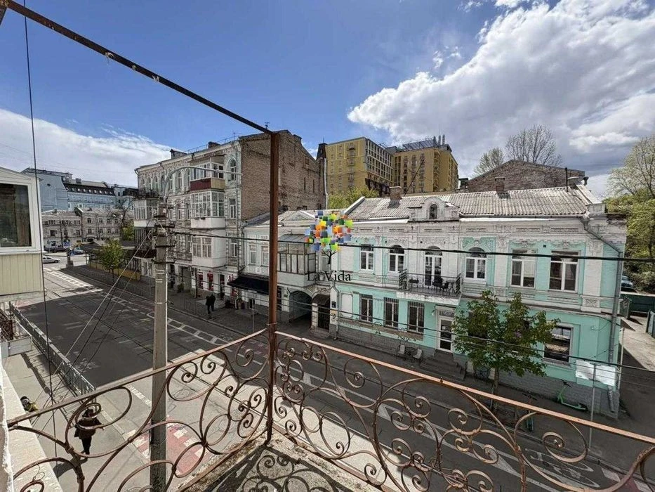 3-room apartment for sale in the heart of Podil! WITHOUT%