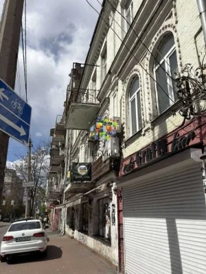 3-room apartment for sale in the heart of Podil! WITHOUT%